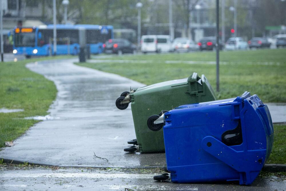 U nevremenu u Zagrebu povrijeđeno nekoliko osoba, među njima jedno dijete, udari vjetra i do 120 kilometara na čas