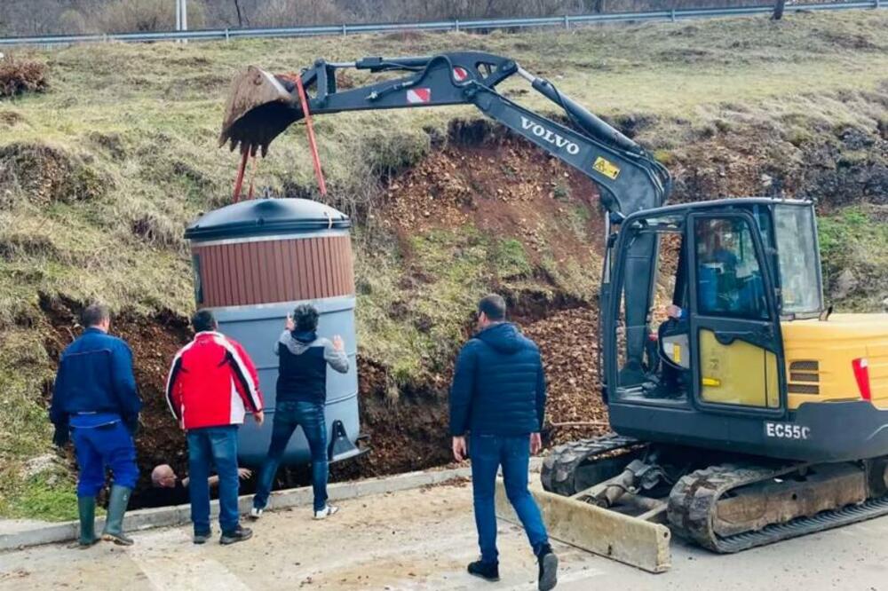 U Plužinama počeli sa postavljanjem podzemnih kontejnera