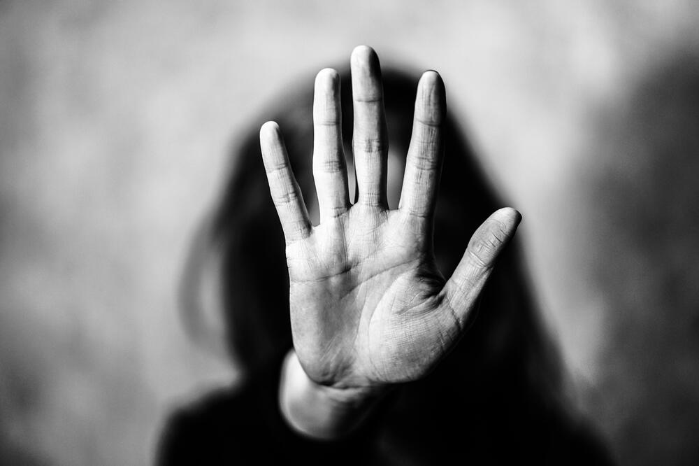 U Podgorici uhapšen muškarac osumnjičen za silovanje i proganjanje ženske osobe
