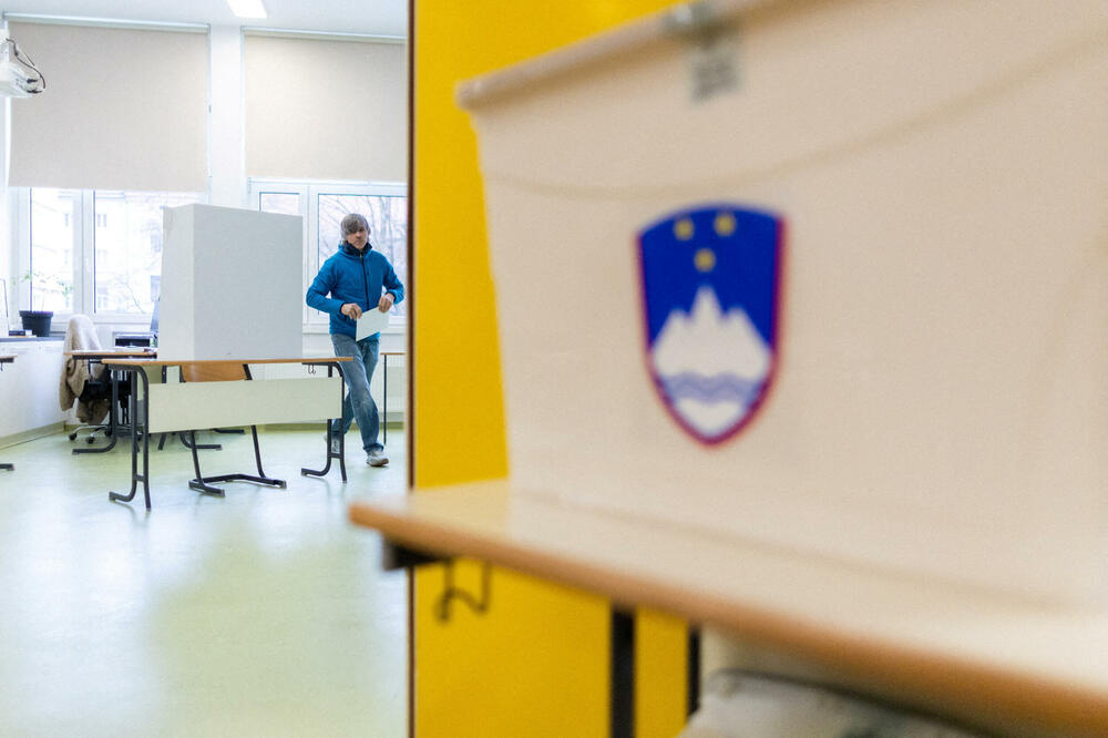 U Sloveniji danas redovni parlamentarni izbori, podjednake šanse za pobjedu imaju i Golob i Janša