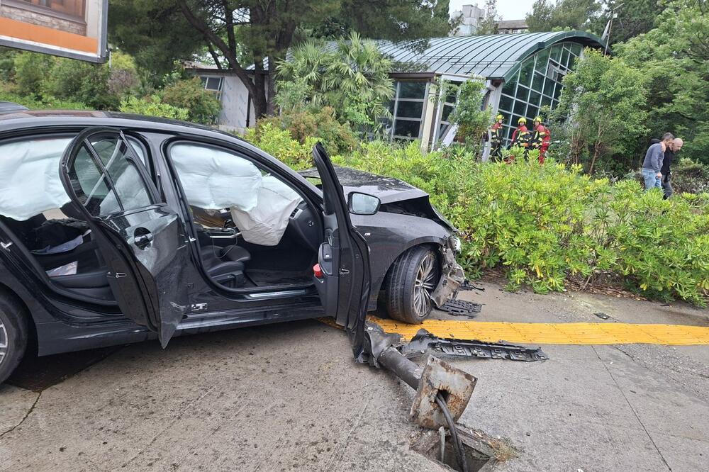 U sudaru dva vozila u Podgorici stradao korisnik taksi usluge