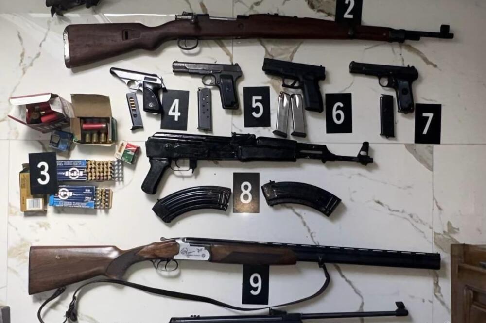 U Ulcinju zaplijenjeno 11 komada oružja i municija