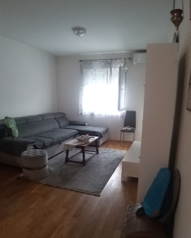 U zgradi MUP-a prodaje se jednosoban stan na Starom aerodromu, 48 m2, Zmaj Jovina 18,preko puta skol