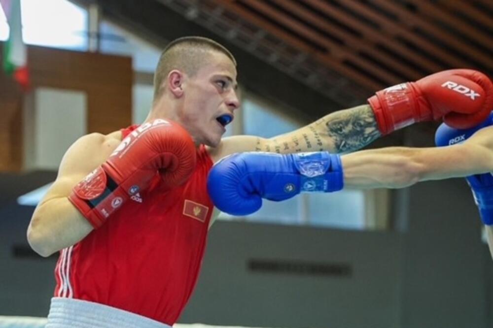 Ubjedljiv start Tomislava Đinovića