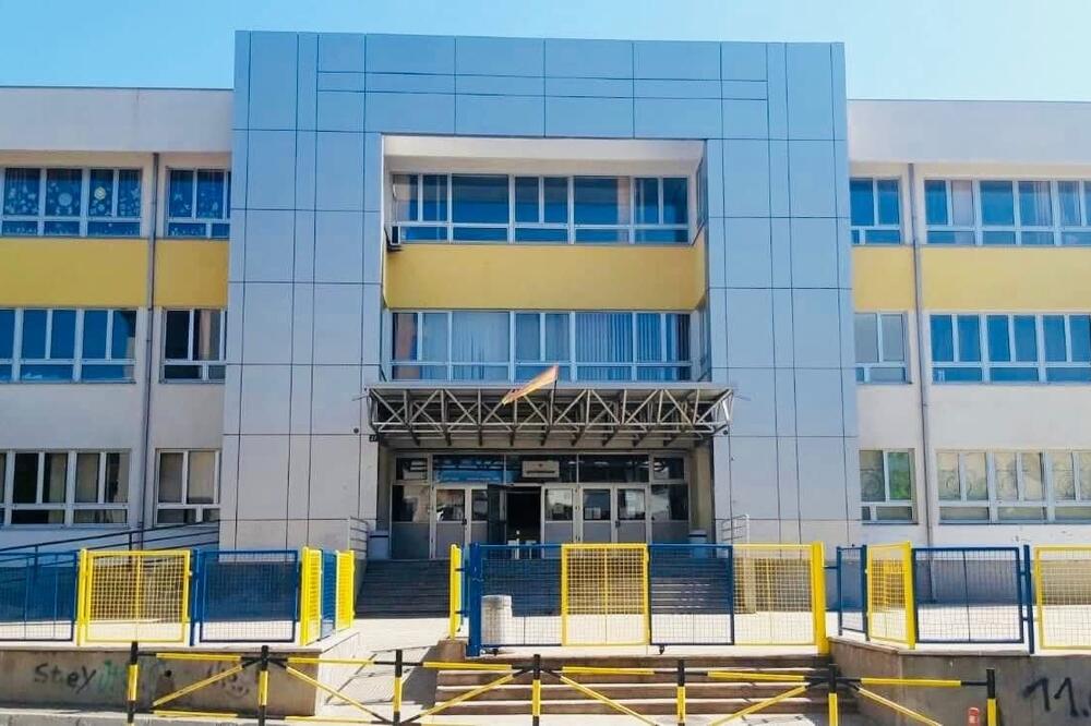 Učenika u Drugoj osnovnoj školi u Budvi duplo više nego stolica