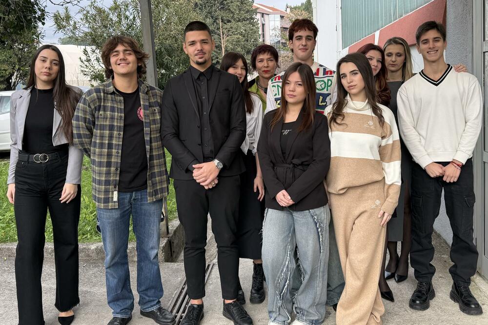 Učenje jezika kroz različita znanja: Dvogodišnji program za crnogorske srednjoškolce