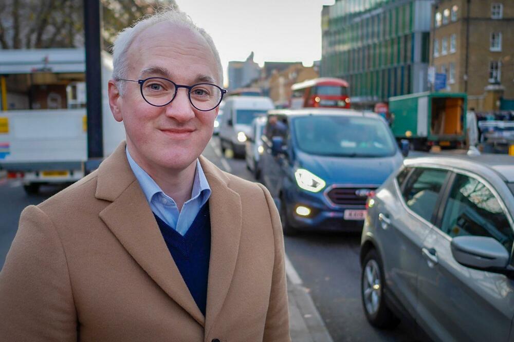 Udisao izduvne gasove da sazna šta zagađenje radi njegovom tijelu