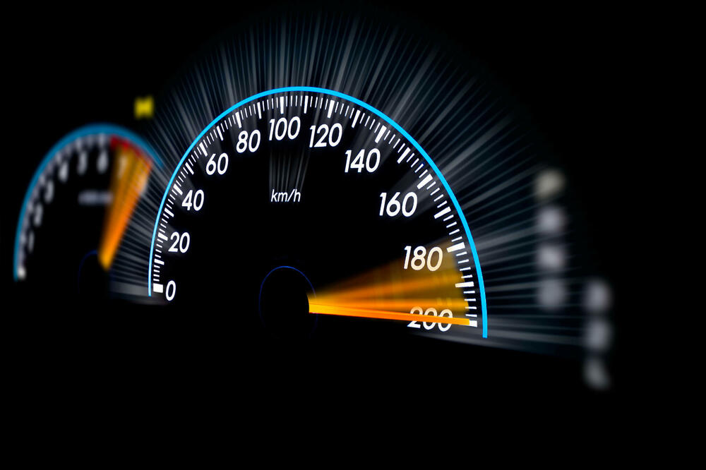 Uhapšen mladić iz Plava (19), na auto-putu vozio 203 km/h