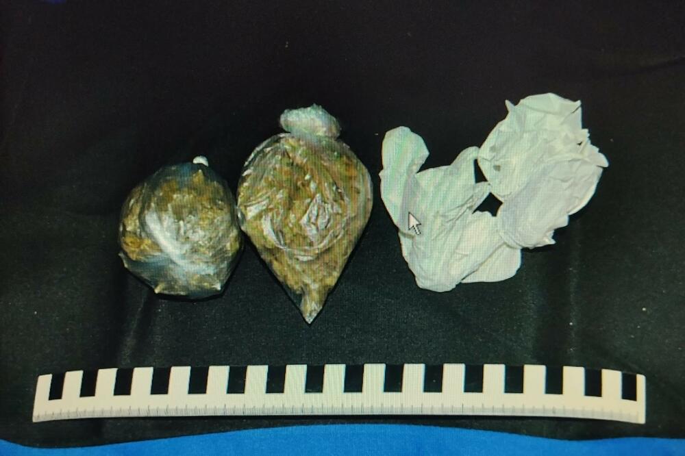 Uhapšen Pljevljak, osumnjičen za uličnu prodaju droge: Pronađeno 35 grama marihuane?