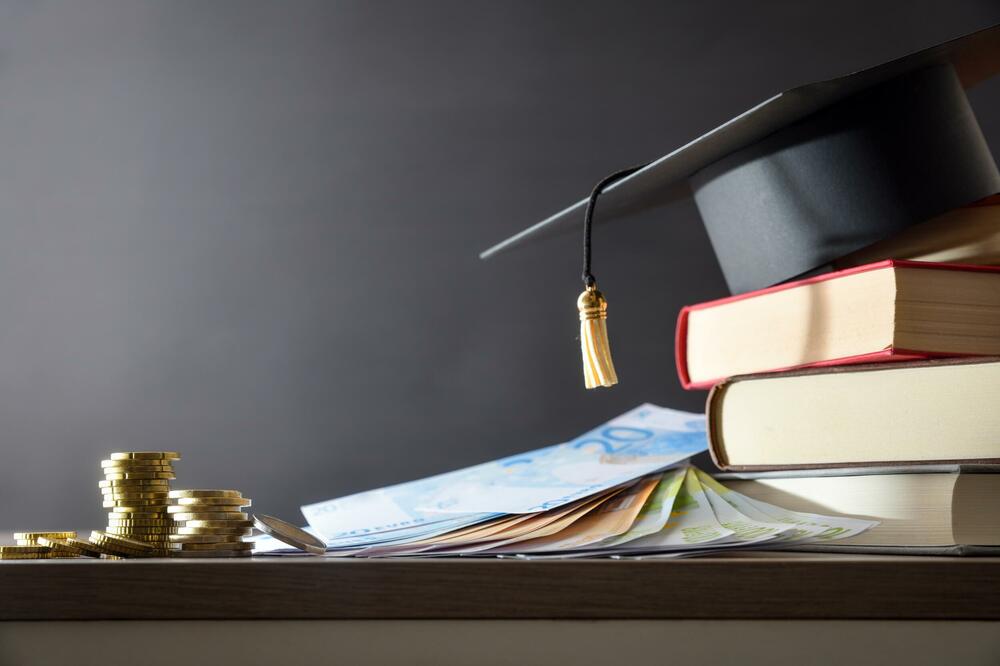 Ulaganje u razvoj ili "plaćanje odlaska": Kakav je stvarni efekat stipendija za izvrsnost Ministarstva prosvjete