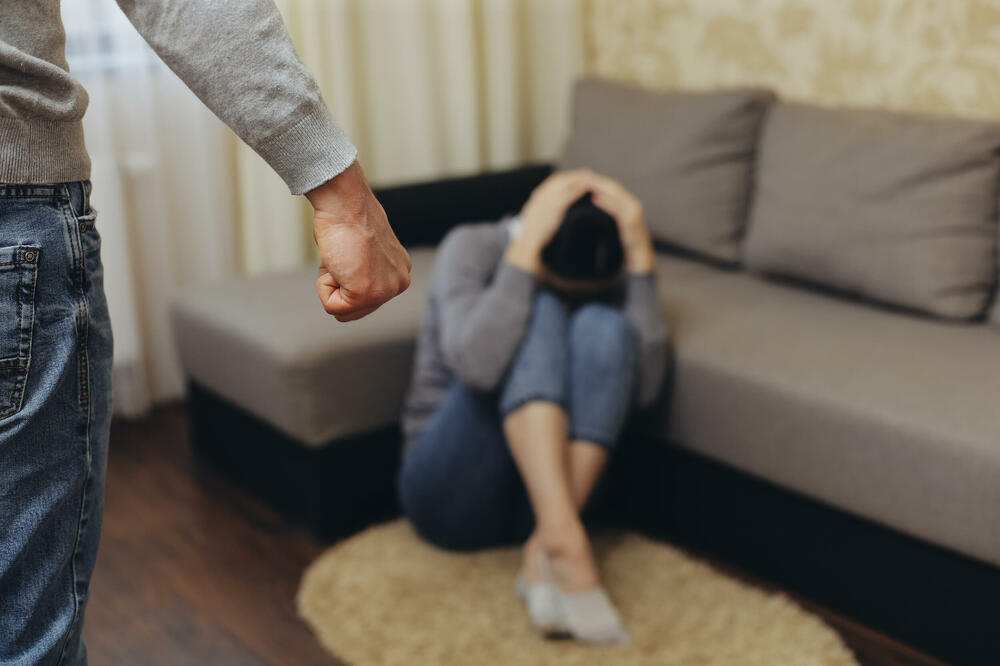Ulcinj: Udario majku oca i sestru, sestričnu vukao za kosu, poslat 60 dana u Spuž
