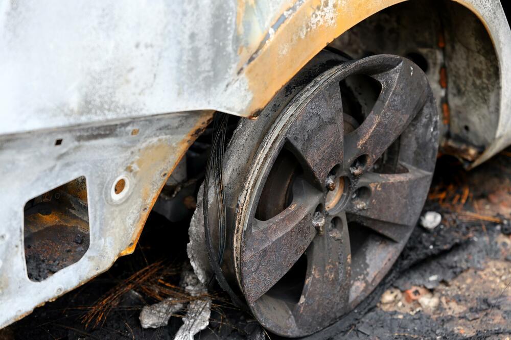 UP: Izgorela četiri vozila na parkingu Uprave za imovinu, osam ostećeno, preduzete mjere u cilju procesuiranja izvršioca