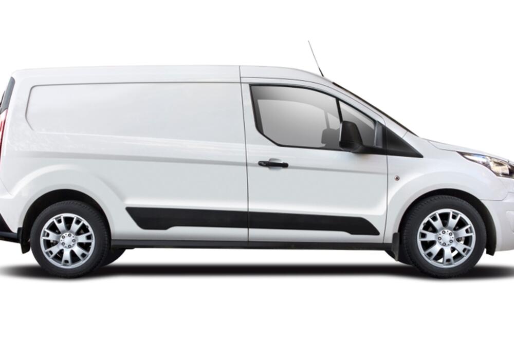 UP: Neregistrovanim kombijem prepriječio prugu u Bistricama, oduzeto vozilo i tablice