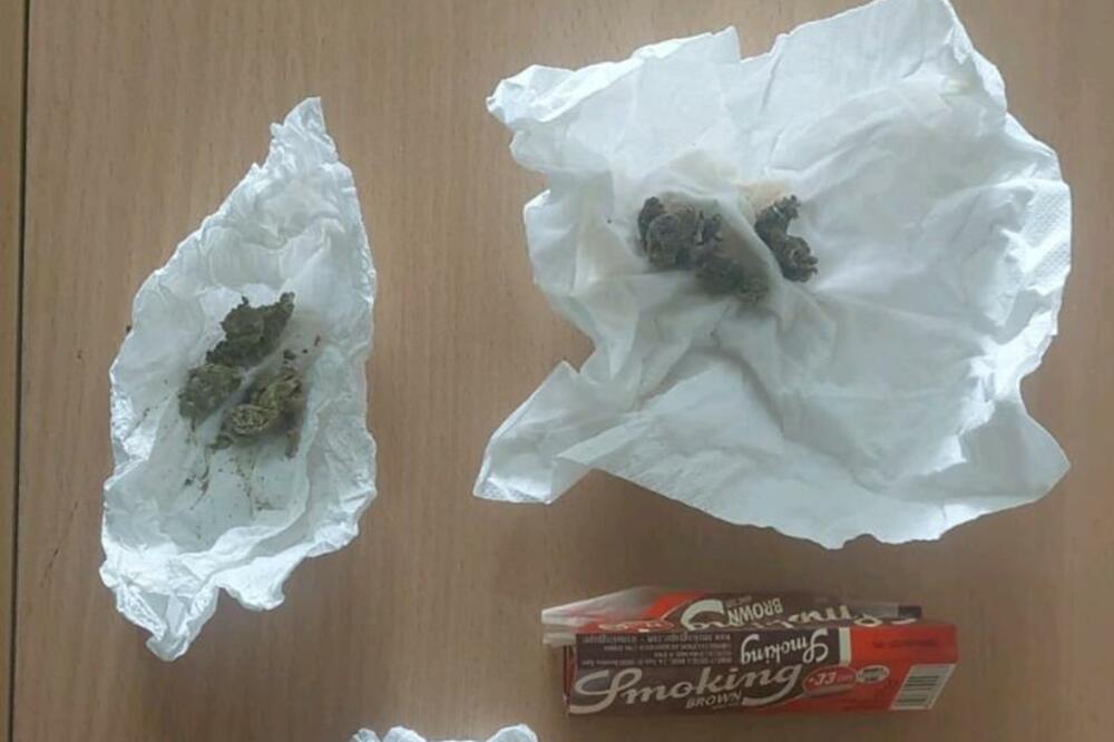 UP: Oduzeta vozila, oružje, municija, droga, uhapšene tri osobe