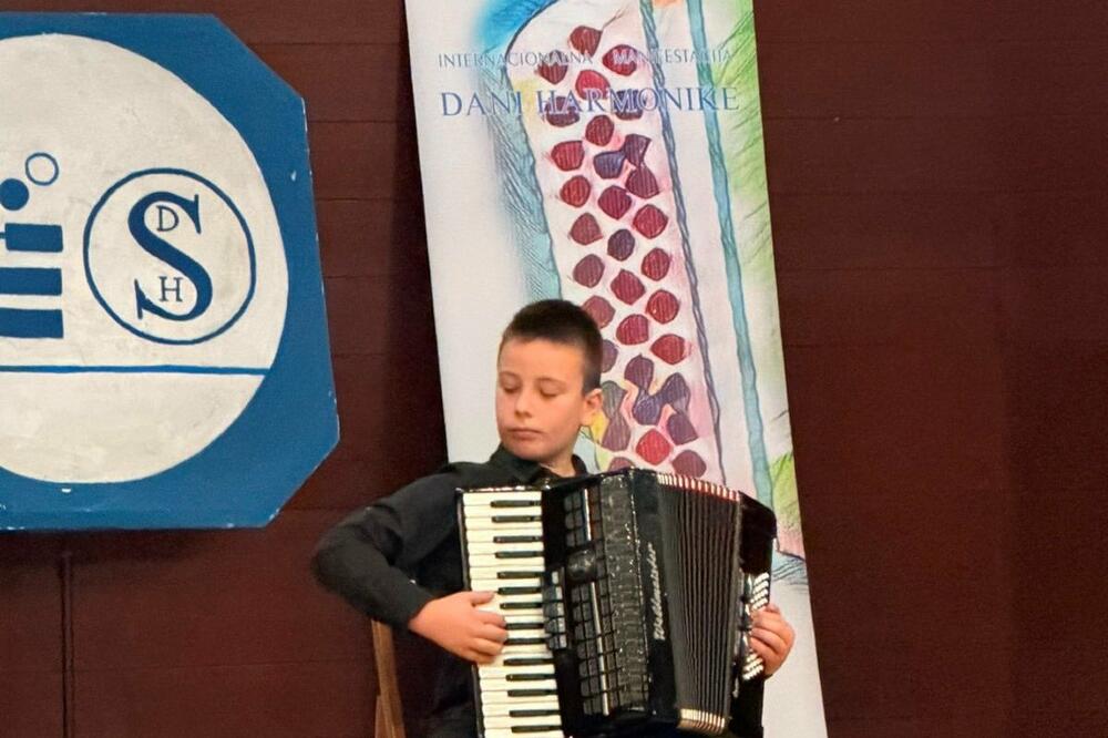 Uspjeh talentovanog učenika iz Bijelog Polja: Petru Nišaviću prva nagrada na "Danima harmonike" u Smederevu