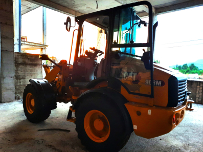Utovarivač CATERPILLAR 908M