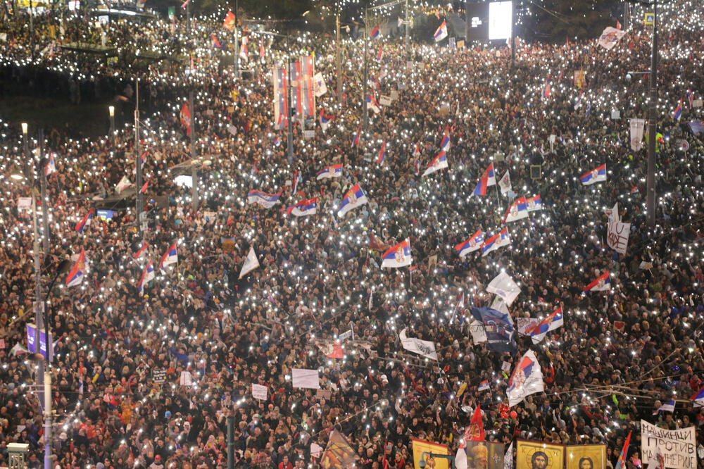 BLOG Studentski protest u Beogradu završen ranije zbog incidenta, MUP Srbije odbacuje tvrdnje o upotrebi "zvučnog topa"