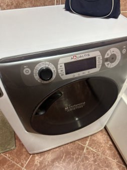 Ves masina Ariston Hotpoint kvar