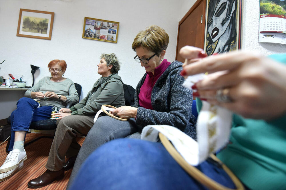 Vez za dušu i zdravlje: Tim &ldquo;Žene zlatnih ruku&rdquo; Udruženja multipla skleroze Crne Gore
