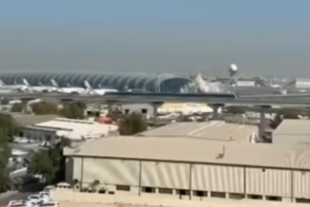 Video: Trenutak kada dron udara blizu terminala na Međunarodnom aerodromu u Dubaiju