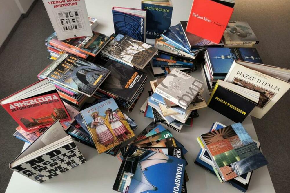 Više od 300 naslova stručne literature poklon za Biblioteku od Petra Arsića