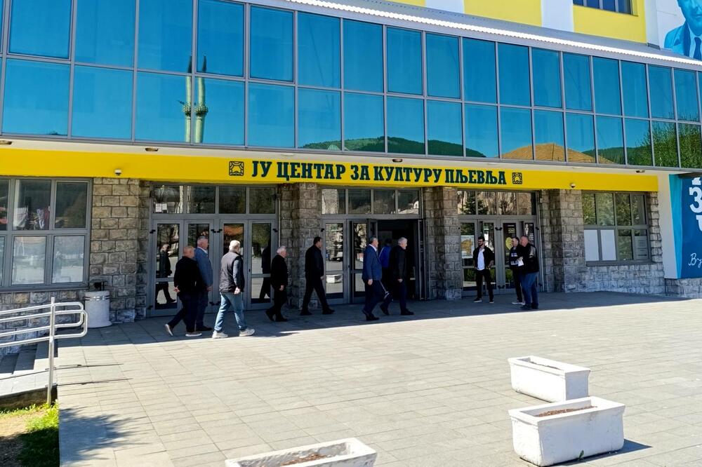 Vraneš kvari "idilu" u NSD-u: Partija se hvali jedinstvom, čelnik Pljevalja sjednicu opštinskog odbora nazvao farsom