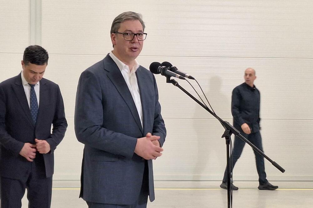 Vučić: Nadam se da će šatori ispred Skupštine biti uklonjeni do kraja godine