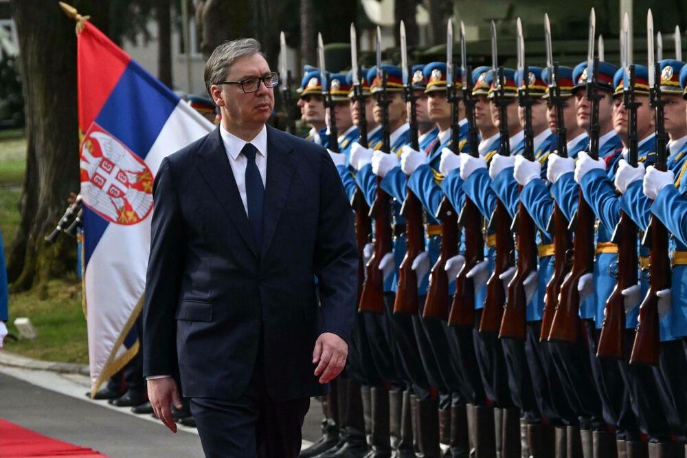 Vučić traži jedinice sa napadnim dronovima