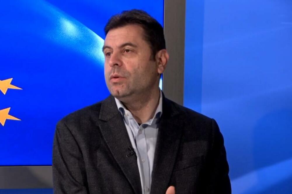 Vujović: Tragedija Crne Gore je što Šešeljev radikal kontroliše najmanje pola njene parlmentarne većine