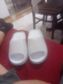 Yezzy slides broj 41