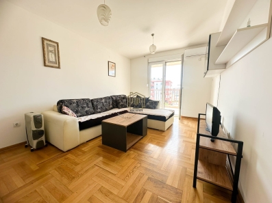 Za prodaju jednosoban stan 52m2, kod Krivog mosta.