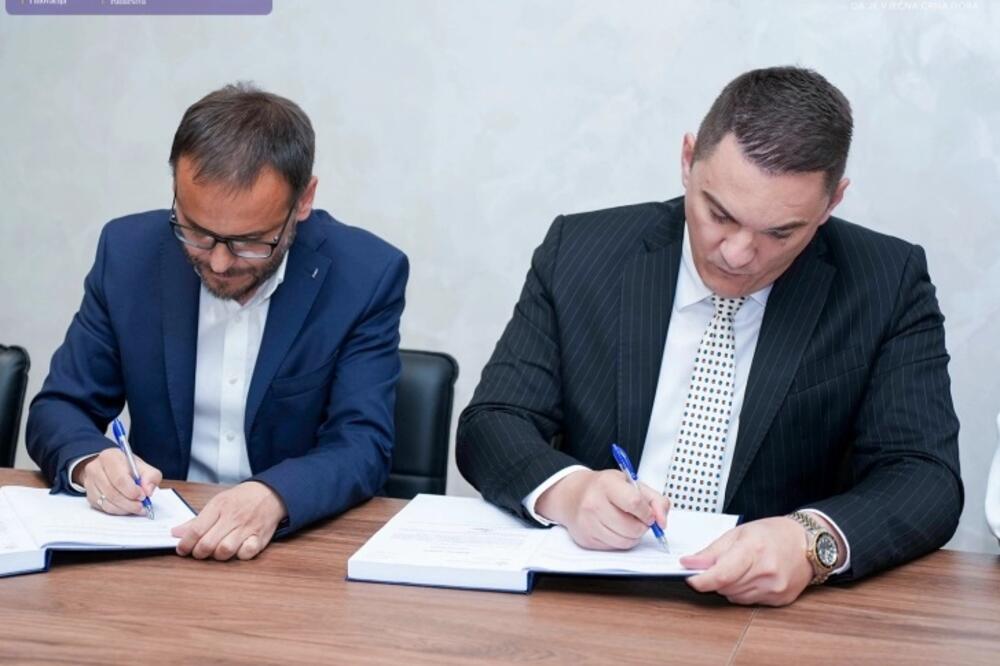Za rekonstrukciju osnovnih škola u Herceg Novom i Risnu skoro pet miliona eura