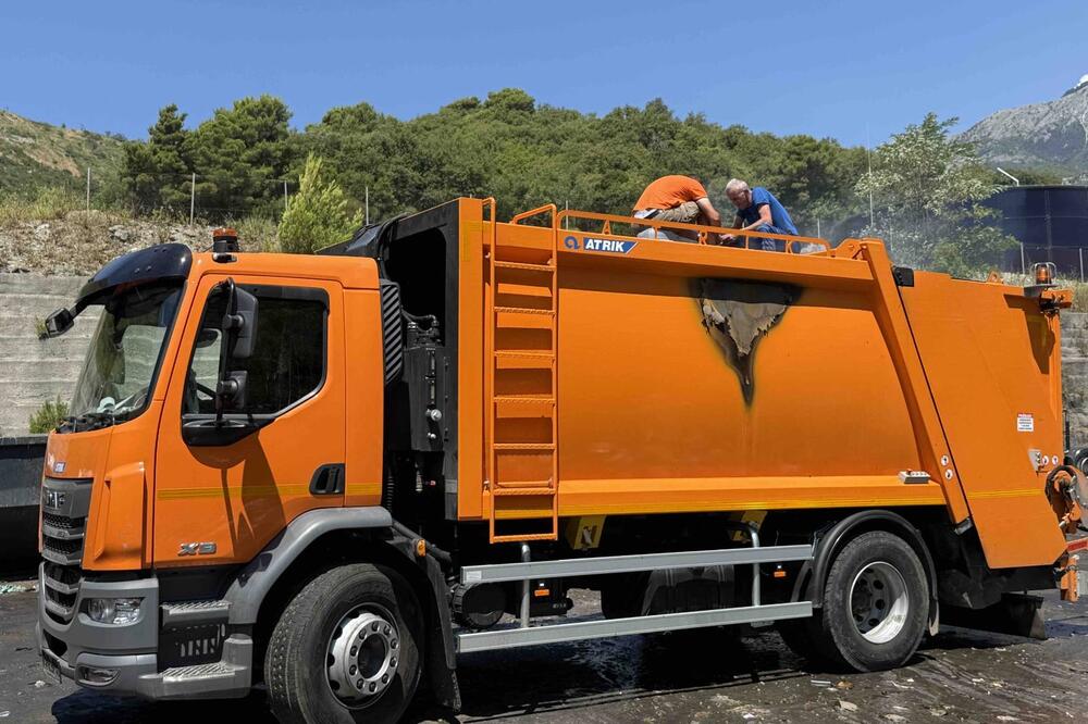 Zapalilo se vozilo Komunalnog u Budvi, uzrok požara nesavjesno odlaganje žara, uglja ili ćumura