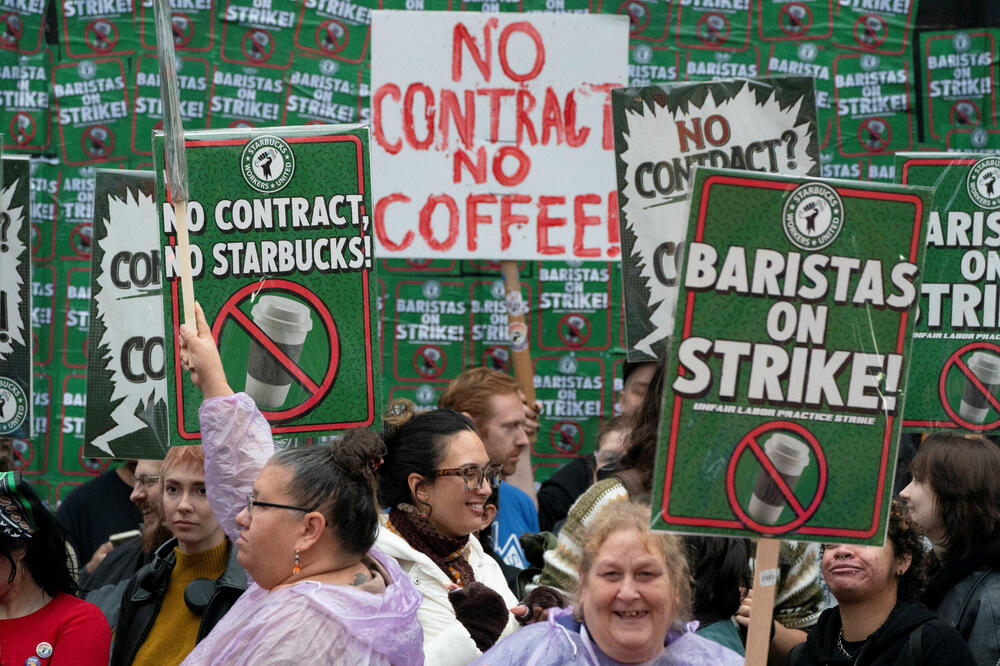 Zaposleni u Starbaksu štrajkuju u više od 40 gradova u SAD