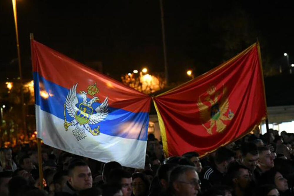 Zastave ponovo dijele vlast: Državni simboli i danas kamen spoticanja kao i prije dvadesetak godina