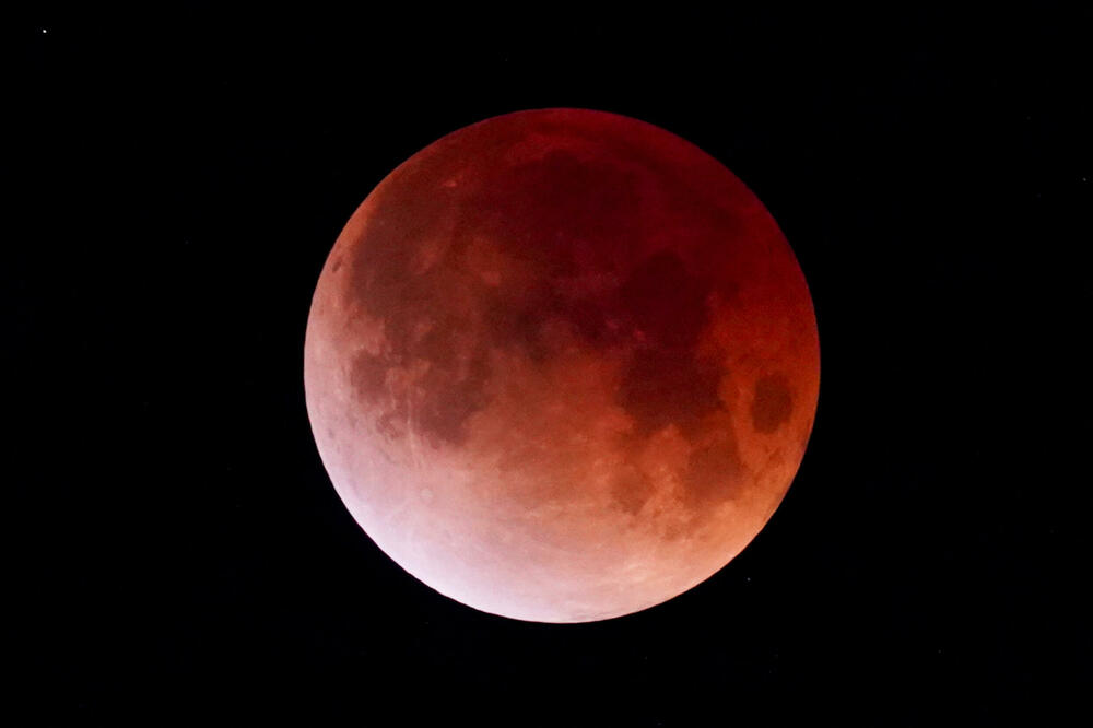 Zašto nam pun Mjesec toliko znači i zašto je ponekad crven