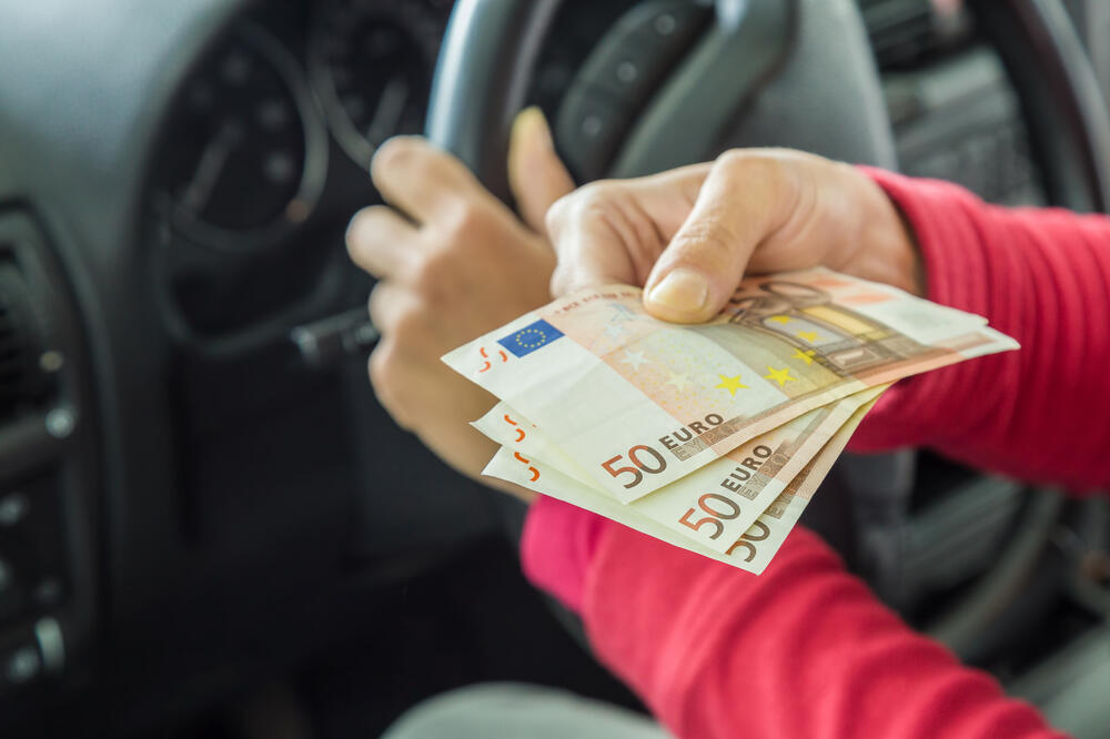 Zbog davanja mita krivično će odgovarati policijski službenik