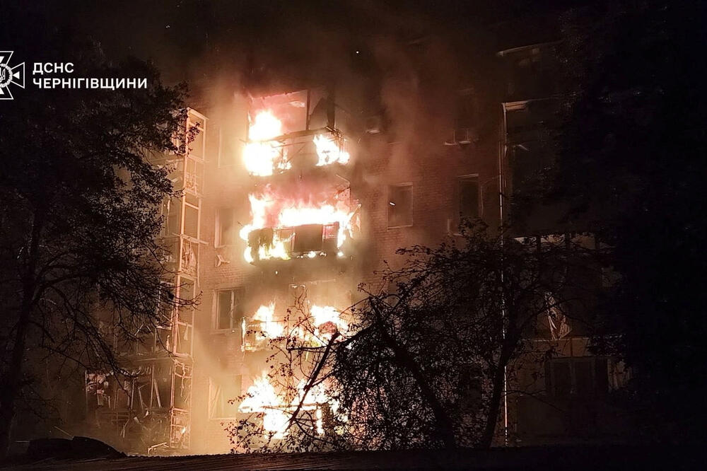 Zelenski: Više od 300 ruskih dronova i 37 raketa gađalo energetski sektor i civilnu infrastrukturu