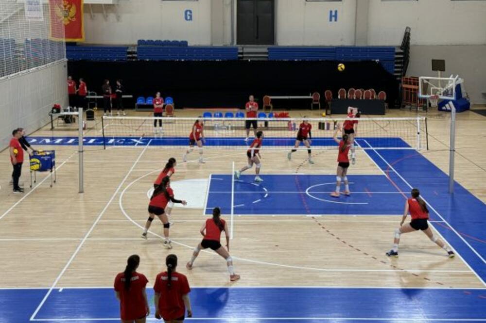 Ženska U18 odbojkaška reprezentacija počela pripreme za turnir u Mariboru
