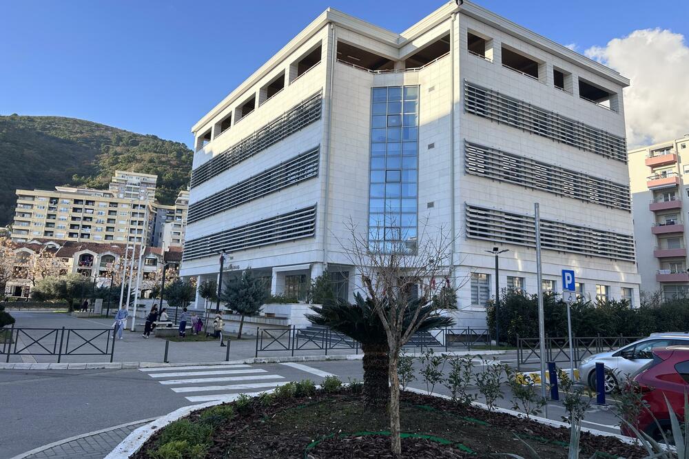 Zgrada Akademija znanja u Budvi ponovo bez dozvole