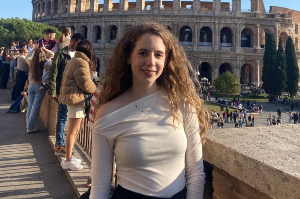 Život između amfiteatra, klinike i čitaonice: Jovana Popović, studentkinja medicine na prestižnom Sapienza univerzitetu