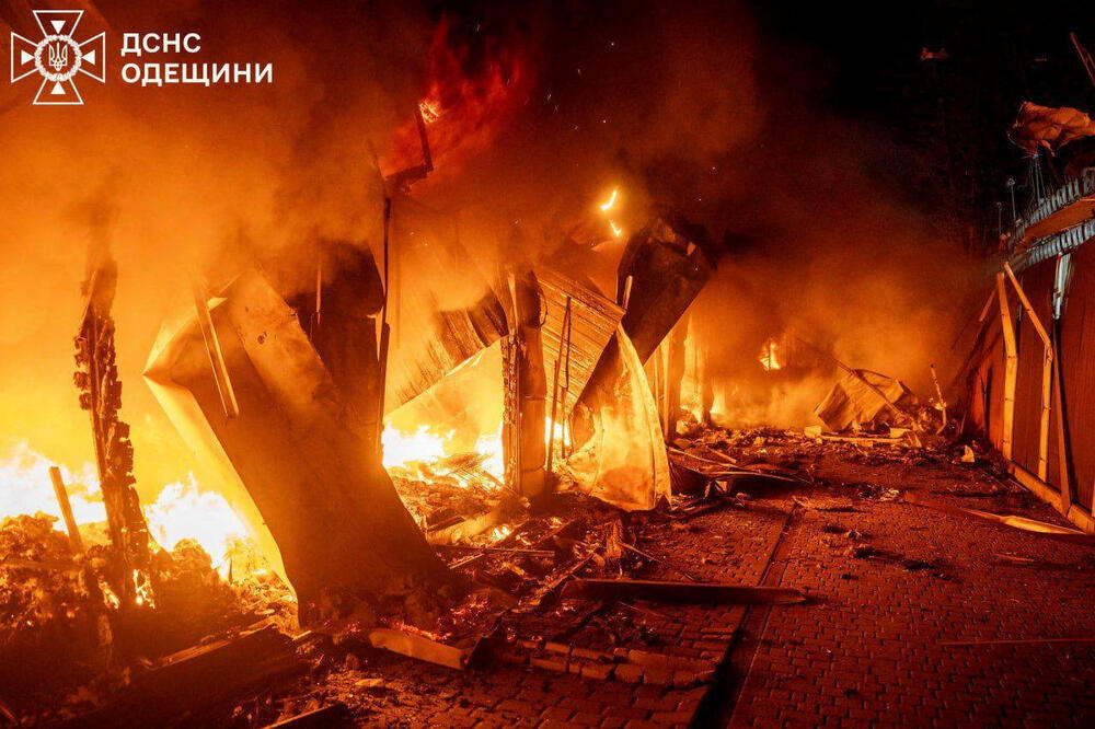 Zvaničnici: Rusija dronovima i raketama napala Ukrajinu, ima povrijeđenih, ljudi bez grijanja, struje i vode