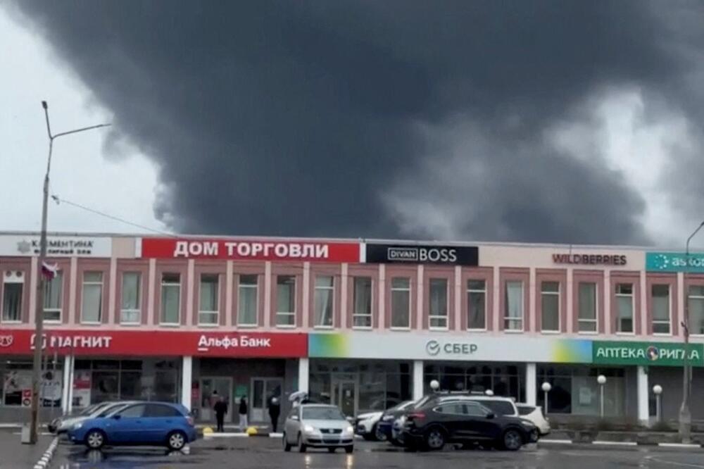 Zvaničnik: Ukrajina izvela veliki napad dronovima na ruske bombardere