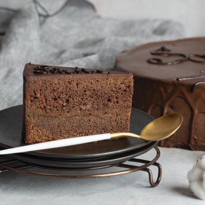 Sacher tortica 1200g Slatko srce